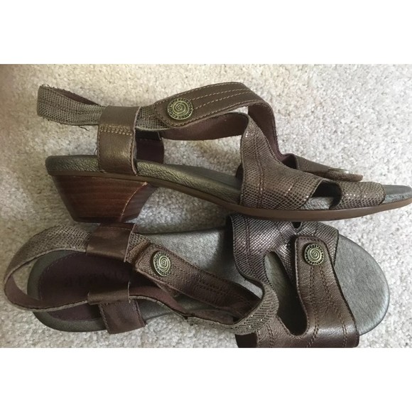 Aravon size 10B brown leather sandal - Picture 1 of 6